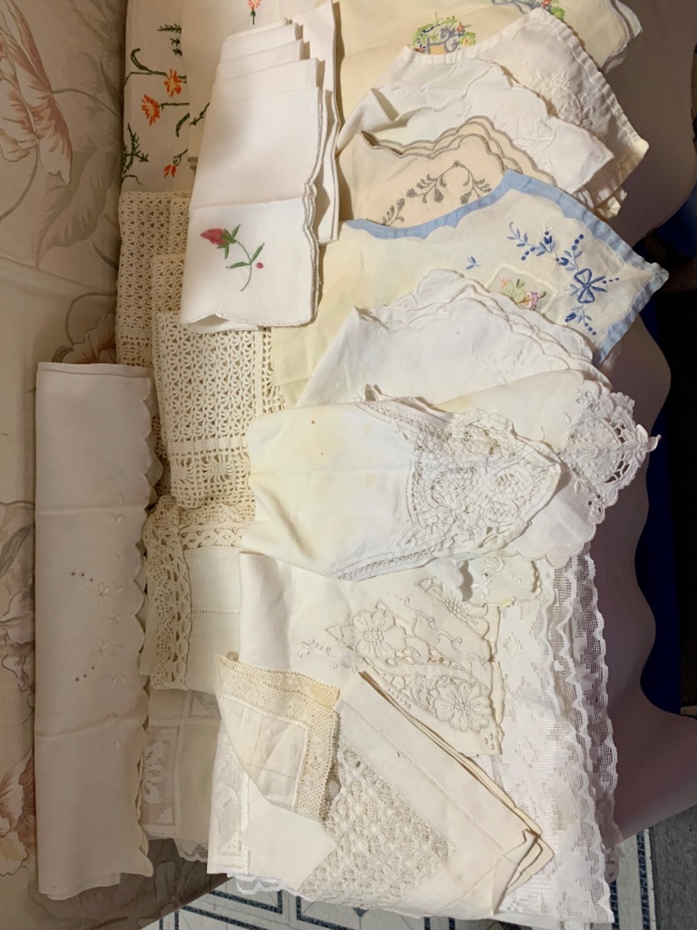 Lot Vintage Embroidered Crocheted Tablecloth Runners Napkins Craft Upcycle Use - Picture 5 of 14